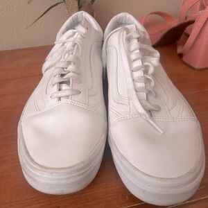 Size 13 men white leather vans only work for wedding
